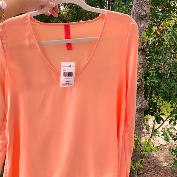 NWT XS Nordstrom Rack Beautiful Coral Color High Low Blouse with Sleeves - Picture 10 of 10